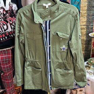 Dallas Cowboys, where by Erin Andrews army green jacket with cowboy emblem